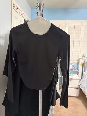 lululemon athletica Black Long Sleeve Cropped Top